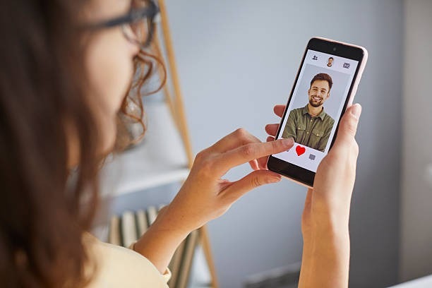 Online Dating vs Traditional Dating